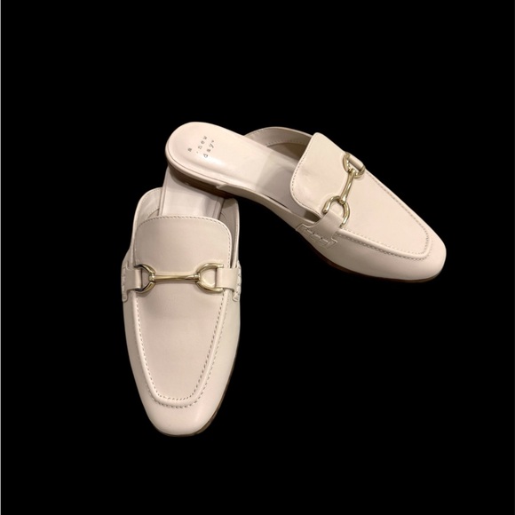 Target Shoes - Mules with Gold Accent Cream Color size 8.5 New without Tags